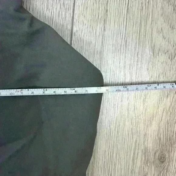 Grey Cropped Workout Tank (Unknown Brand) - Picture 6 of 8